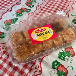 Mince, les baklava que j'avais acheté pour Joris et Esther. Je vais devoir les manger seul 😋