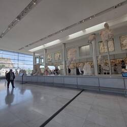 Dem Pantheon nachempfundene Gallerie im 3. Stock