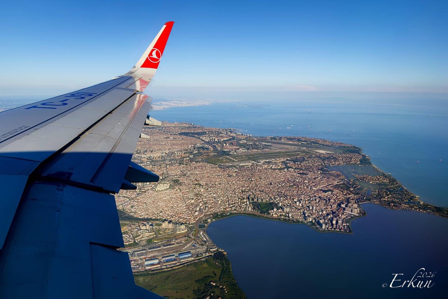 TK1324 on its final approach to IST; airport in the photo is the old one; Sea of Marmara (right).