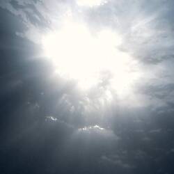 Sonne mal aus der unter Wasser Perspektive