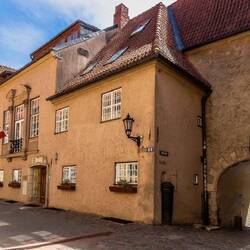 Schwedentor, Haus als Bestandteil der Stadtbefestigung und alte Stadtmauer