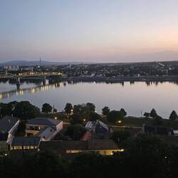 Drüben am Ufer ist die Slowakai