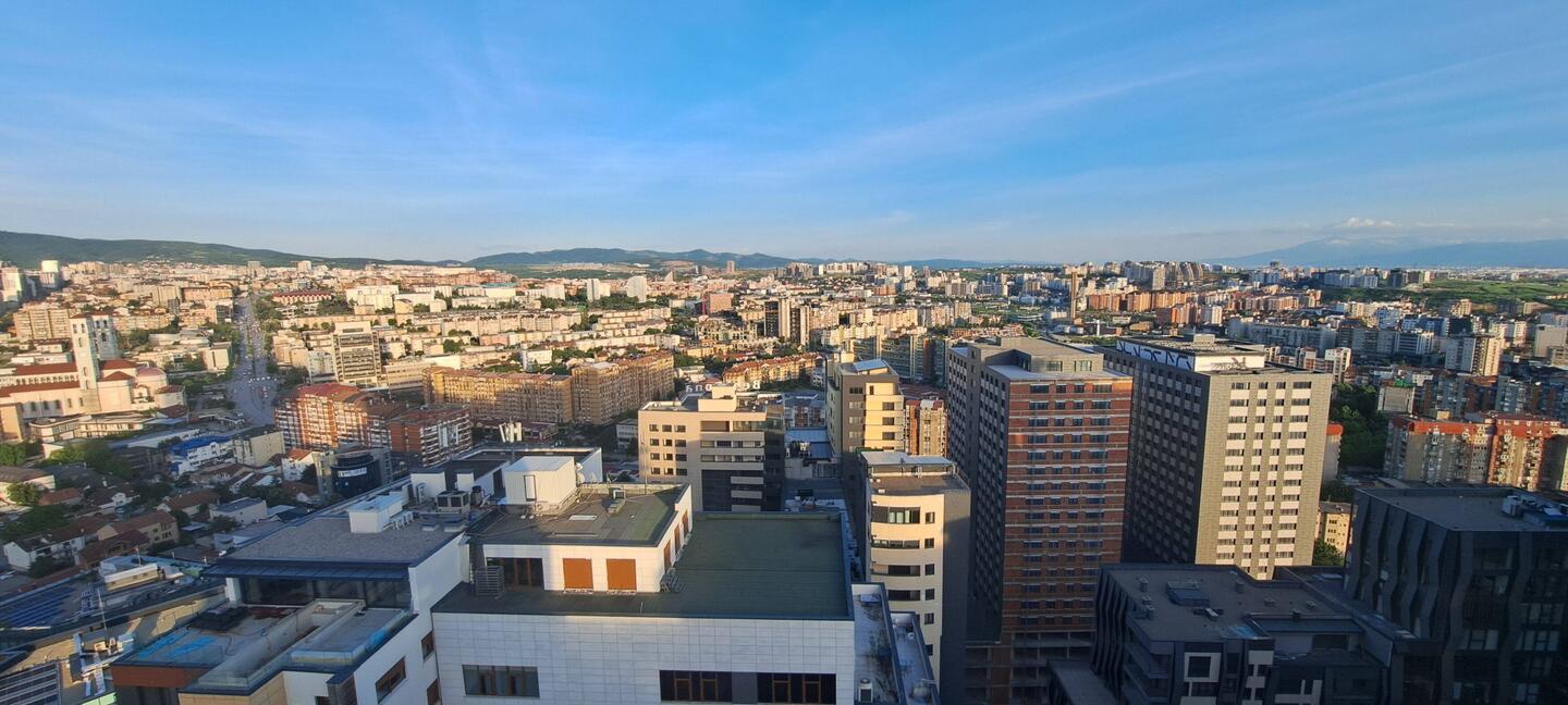 24. Stock - Unbeschreibliche Aussicht Richtung Süd-Osten von Pristina