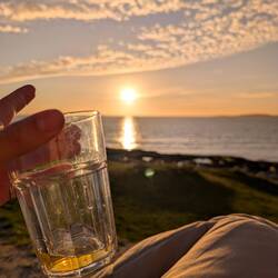 Whisky, Liegestuhl, Meer und Sonnenuntergang - kann es noch besser werden?