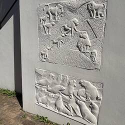 kunstvoll gestaltetes Relief