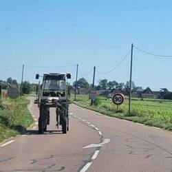 ... die haben da so komische Gefährte auf den Strassen ... und Rebbergen