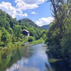 Doubs als Grenze zwischen Französischem und Schweizer Jura