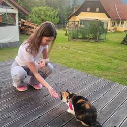 Gestern Abend wird Leni noch verwöhnt.