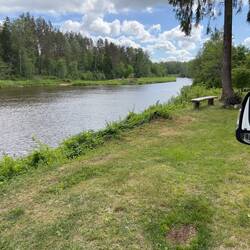 Blick aus dem WoMo-Fenster auf die Gauja