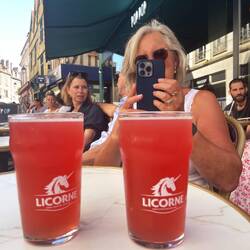 Wir trinken jetzt auch das rote Bier der Franzosen