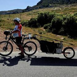 Stumbled across this Italian guy, hauling a big solar panel to power his bike. Wild!