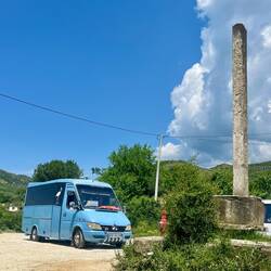 Tiens, voilà le bus de ramassage scolaire