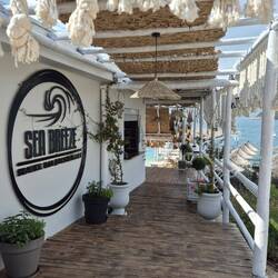 Schicke Strandbars gibt es viele in Ksamil