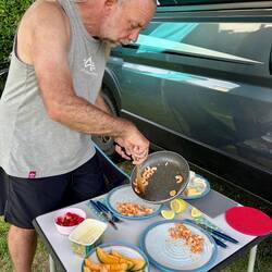 Abendessen vorm Camper