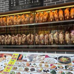 Hier können heute Abend ein paar Meschen China-Ente geniessen ...