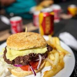 Die Köchin versucht uns mit Burgern aufzuheitern 😃