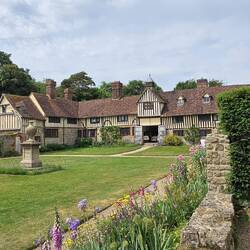 Ehemalige Wirtschaftsgebäude...