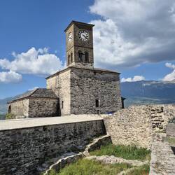 Uhrturm der Burganlage in Gjirokaster
