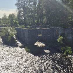 Reste der Wassermühle in Gysinge