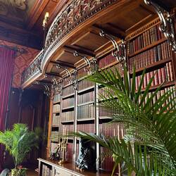 Die tolle Bibliothek mit ca. 10.000 Büchern