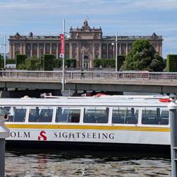 Many options to travel around using the waterways