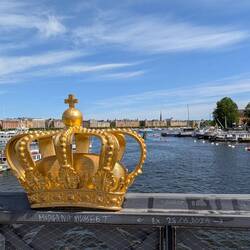Walking over the bridge...a golden crown for a photo opportunity