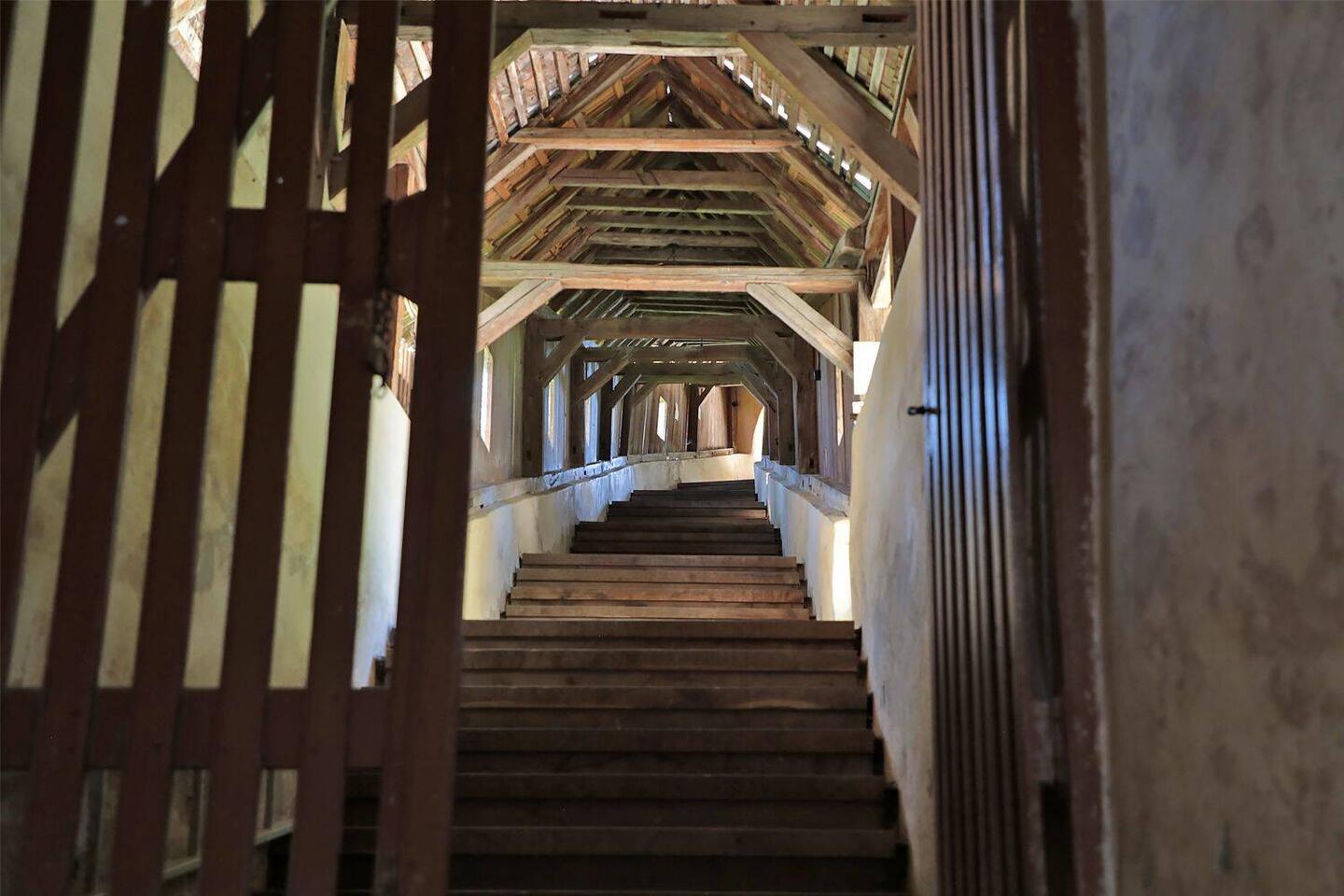 Aufgang entlang der Wehrmauer