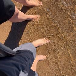 Das Wasser ist noch sehr kalt 🥶
