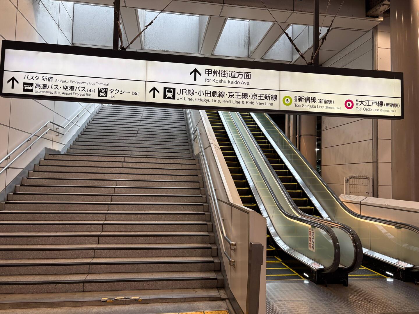 Sogar in Tokio ist an einem Sonntag kurz vor 7 Uhr mogens noch nicht viel los.
