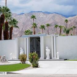 Liberace Home (complete with Piano 🎹 themed letterbox)