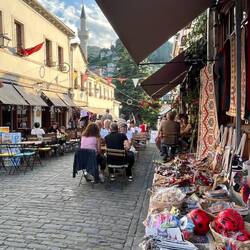 Rues (très) en pente mais terrasses bien remplies