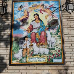 Colorful murals always grab my attention 😊.
