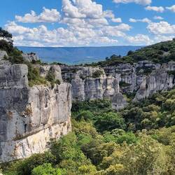 ...geht's oberhalb der Véroncle Schlucht