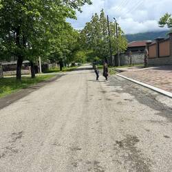 Ambiance paisible : Les enfants vont librement dans les rues.