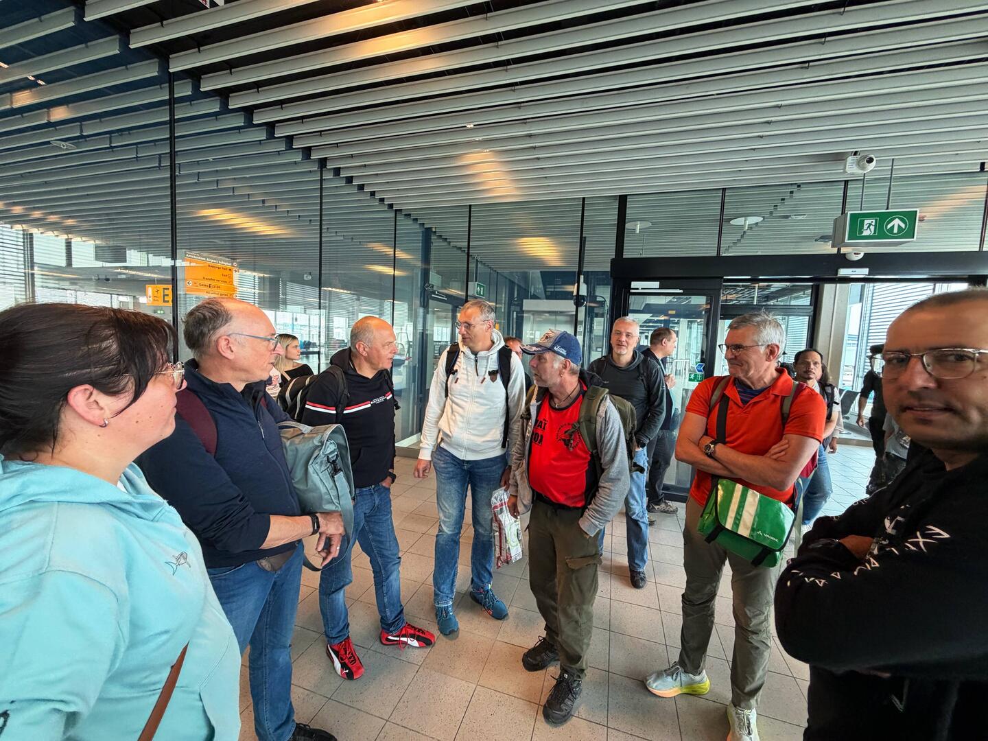 Nach dem Flieger wird erst einmal durchgezählt - nicht das wir jmd. verloren haben