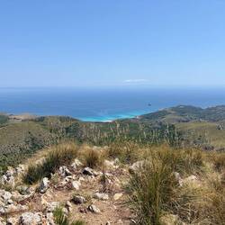Blick nach Menorca mit karibisch anmutendem Strand