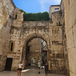 Today, 3000 people live within the walls of the palace