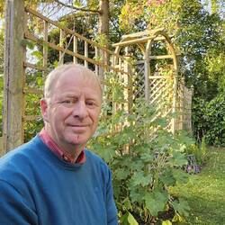 Wir genießen unseren letzten Abend und die Abendsonne in Sonjas Garten.