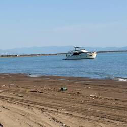 Der leider verschmutzte Strand