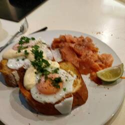 Poached eggs & salmon