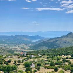 Dann wird der Blick zum Shkoder See frei, dieses Mal auf der albanischen Seite