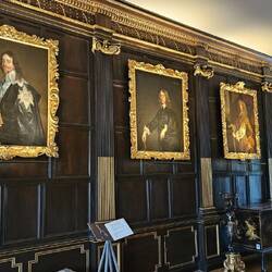 Umfangreiche Gemäldesammlung - vorn links ein Porträt Charles' I. von van Dyck