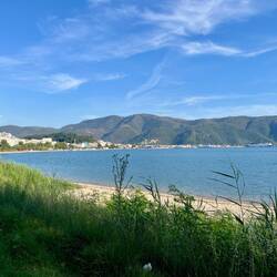 Et soudain, la baie d'Igoumenitsa surgit de derrière une colline