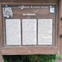 Im Spiegeltal wird auch die Flößerei erklärt