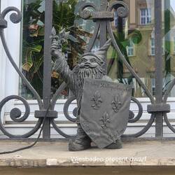 Wiesbaden present to Wroclaw dwarf
