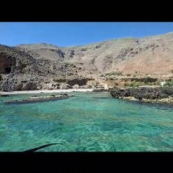 Vidéo-diaporama première navigation dans les bleus et les grottes marines avec Léa