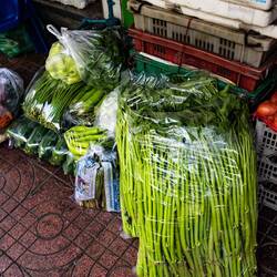 This is "morning glory". It's a highly nutritious leaf veggie, also known as Water Spinach.
