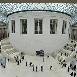 Im Zentrum des British Museum befindet sich der größte überdachte Platz Europas, der...