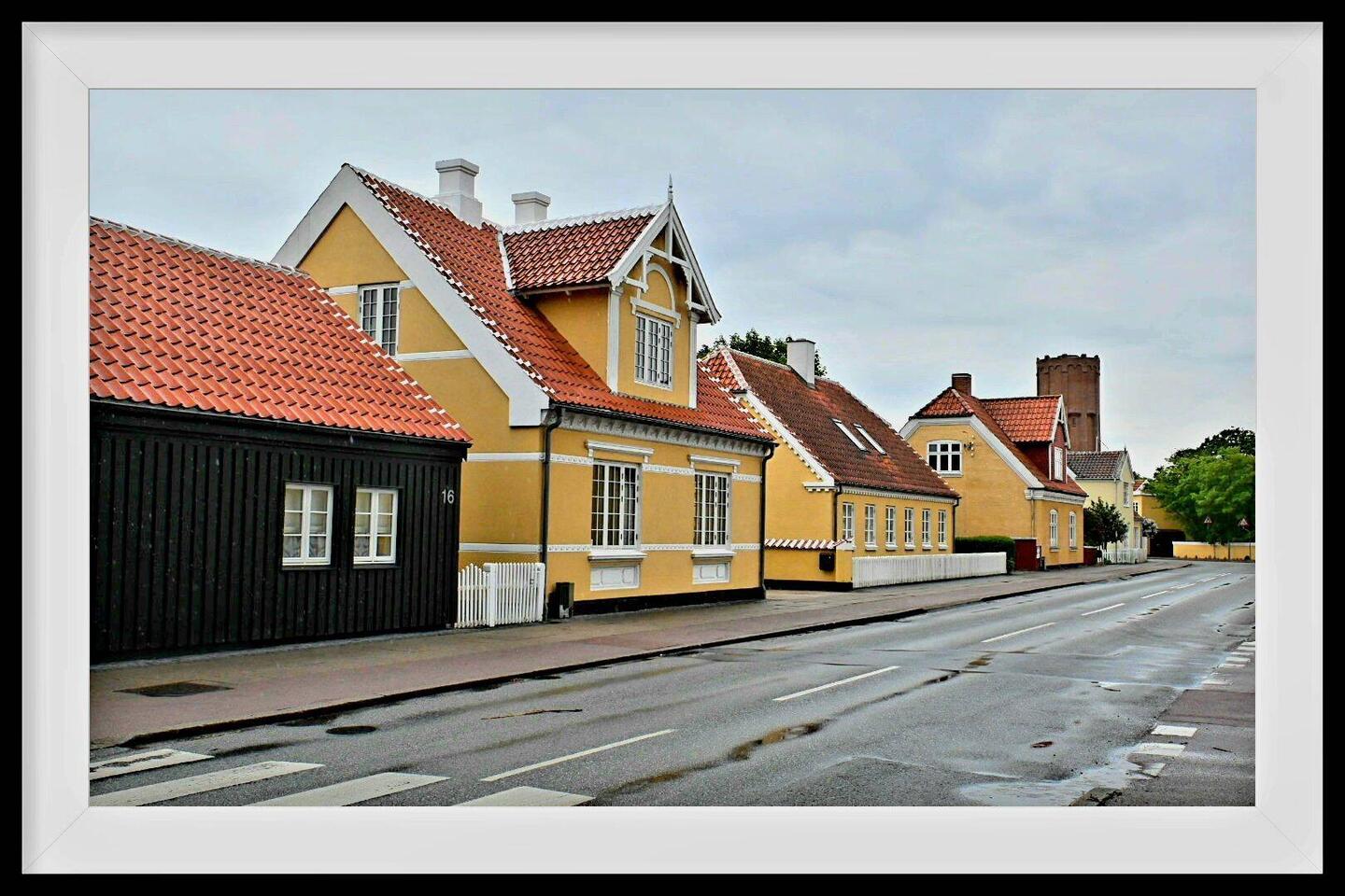 Die Farben Gelb und Rot bestimmen das Stadtbild