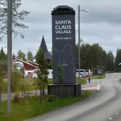 Und sind in Rovaniemi im Santa Claus Village auf einen kurzer Zwischenstop.